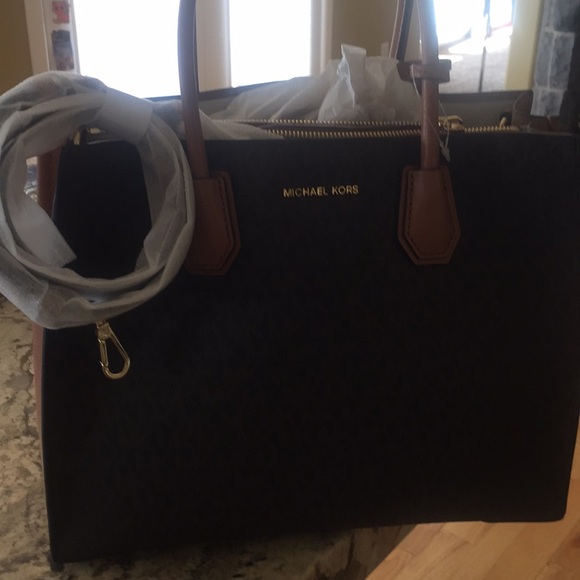 Brand new Michael Kors Handbag - Picture 5 of 8